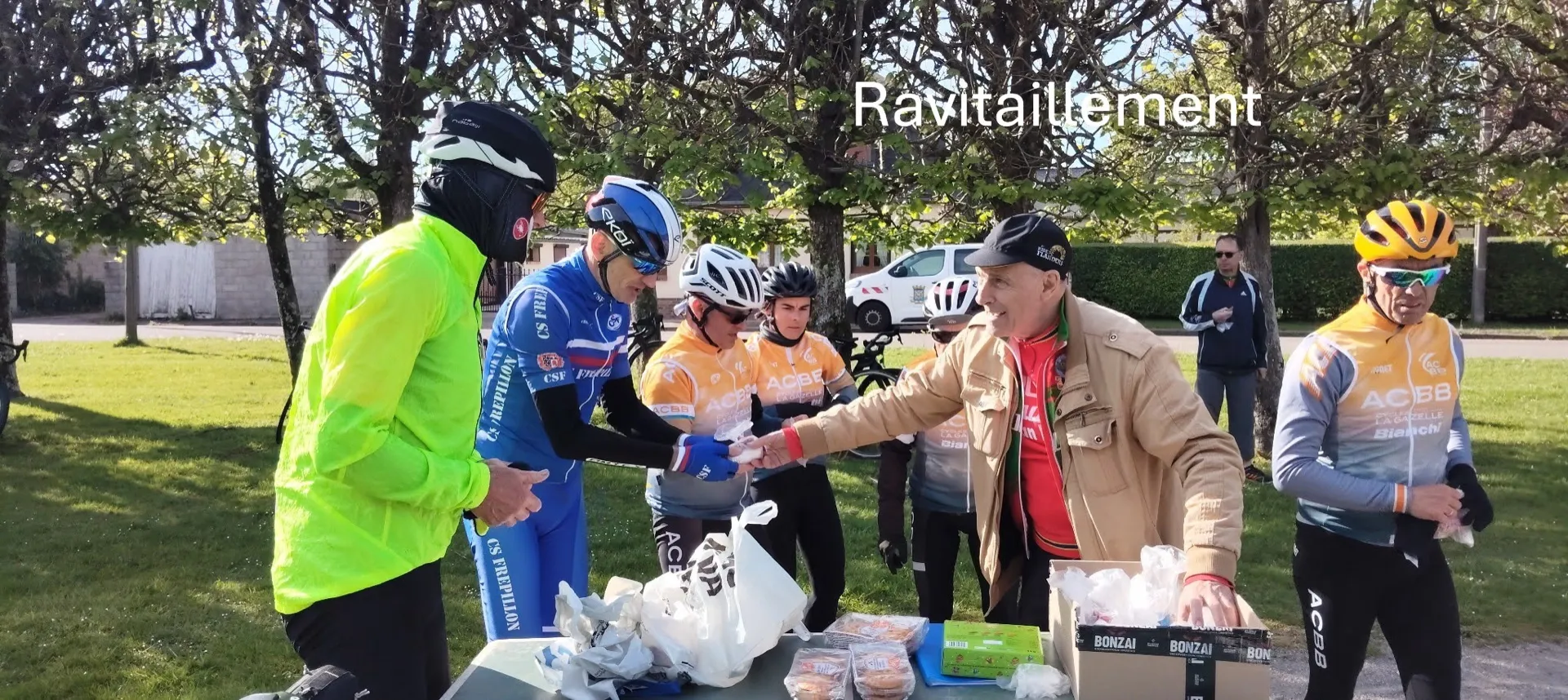 Cyclotouristes du Picardo Normand 2026 en pleine traversée de la Picardie
