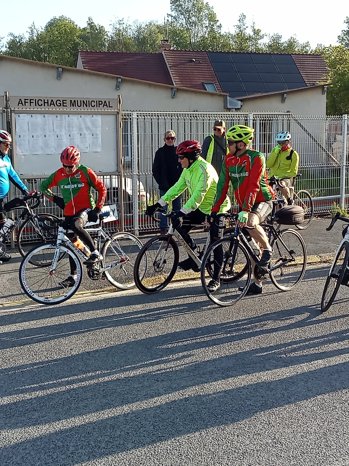 Peloton du Picardo Normand 2026 au départ de Mouy