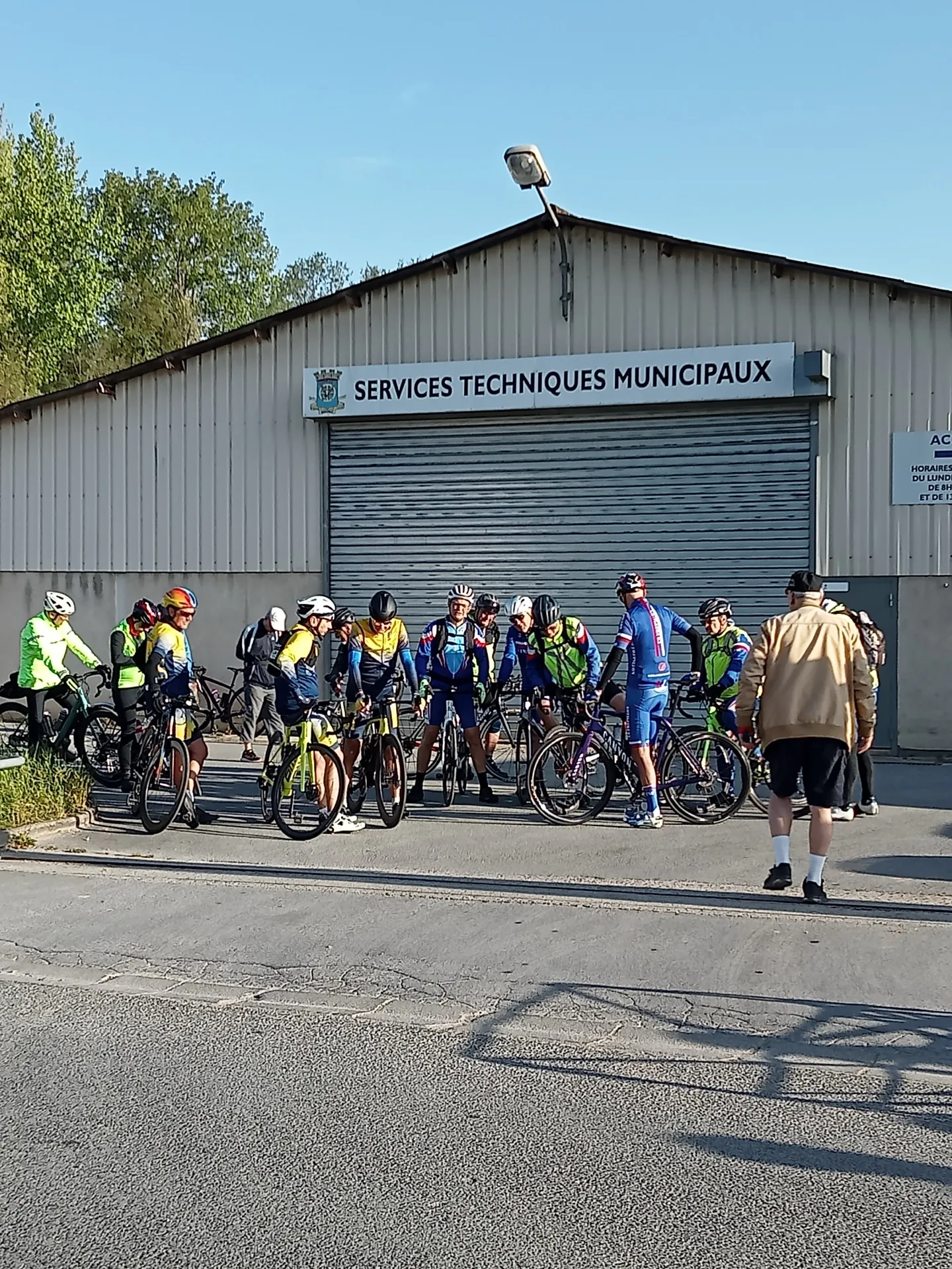 Cyclotouristes du Picardo Normand 2026 prêts à s'élancer