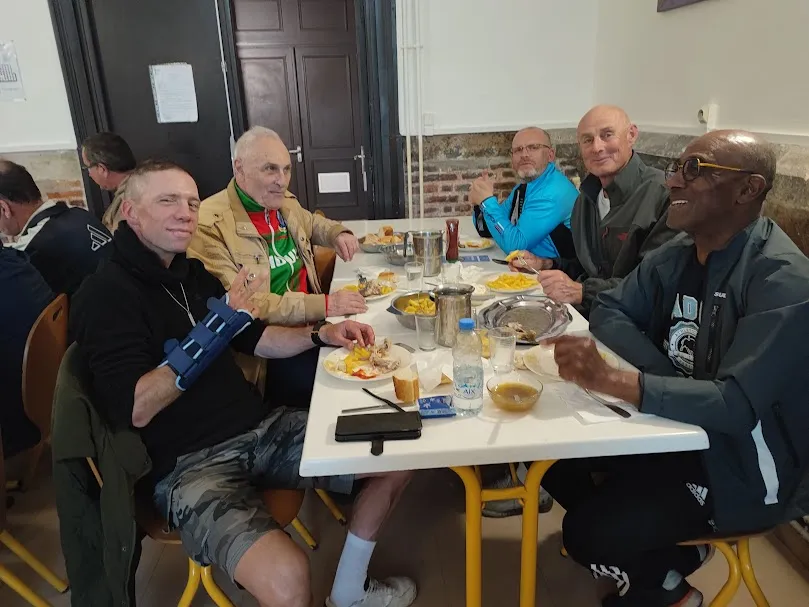 Repas convivial des participants du Picardo Normand 2026 à l'Auberge de jeunesse de Eu