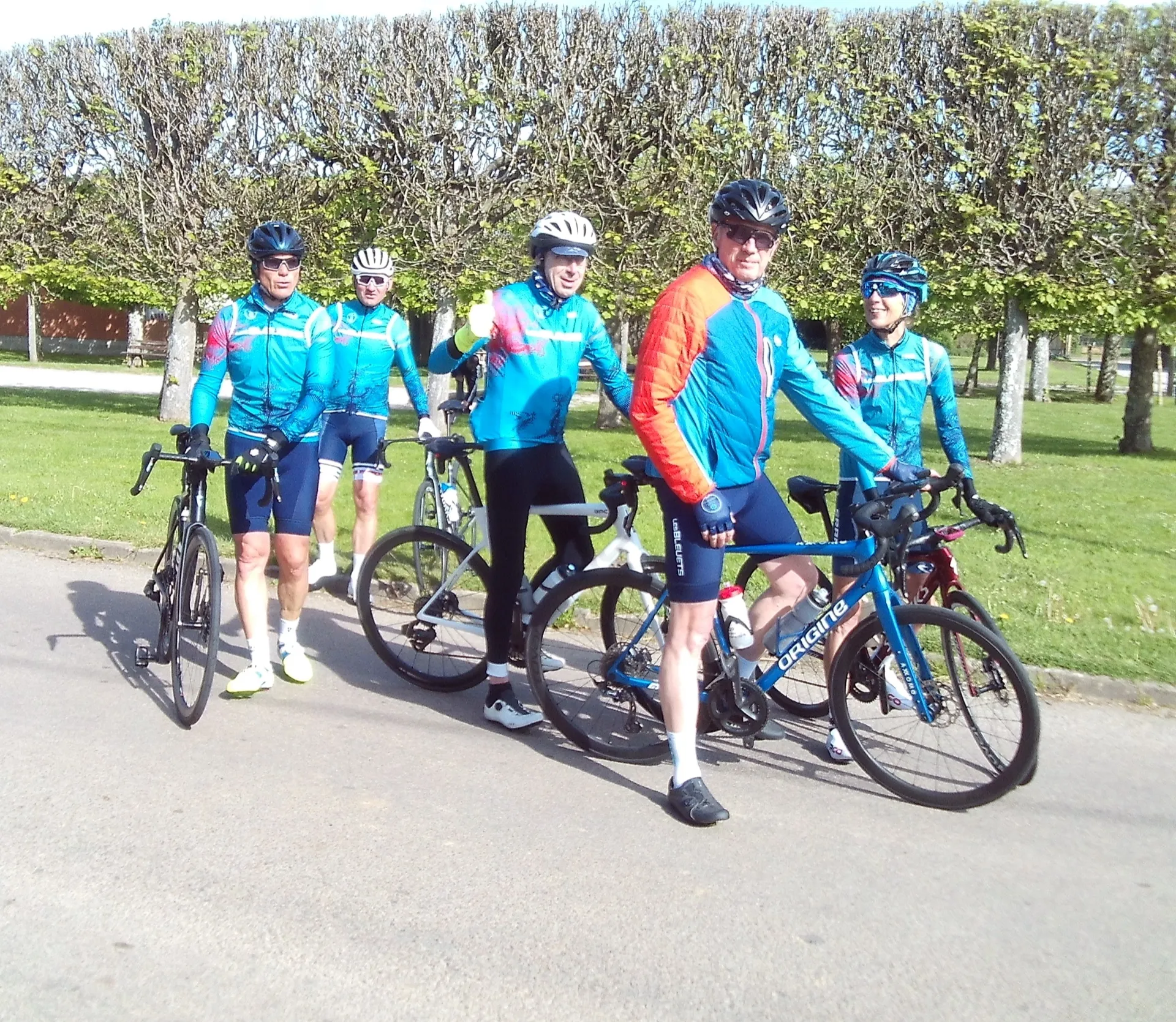 Cyclistes du Picardo Normand 2026 sur les routes de campagne