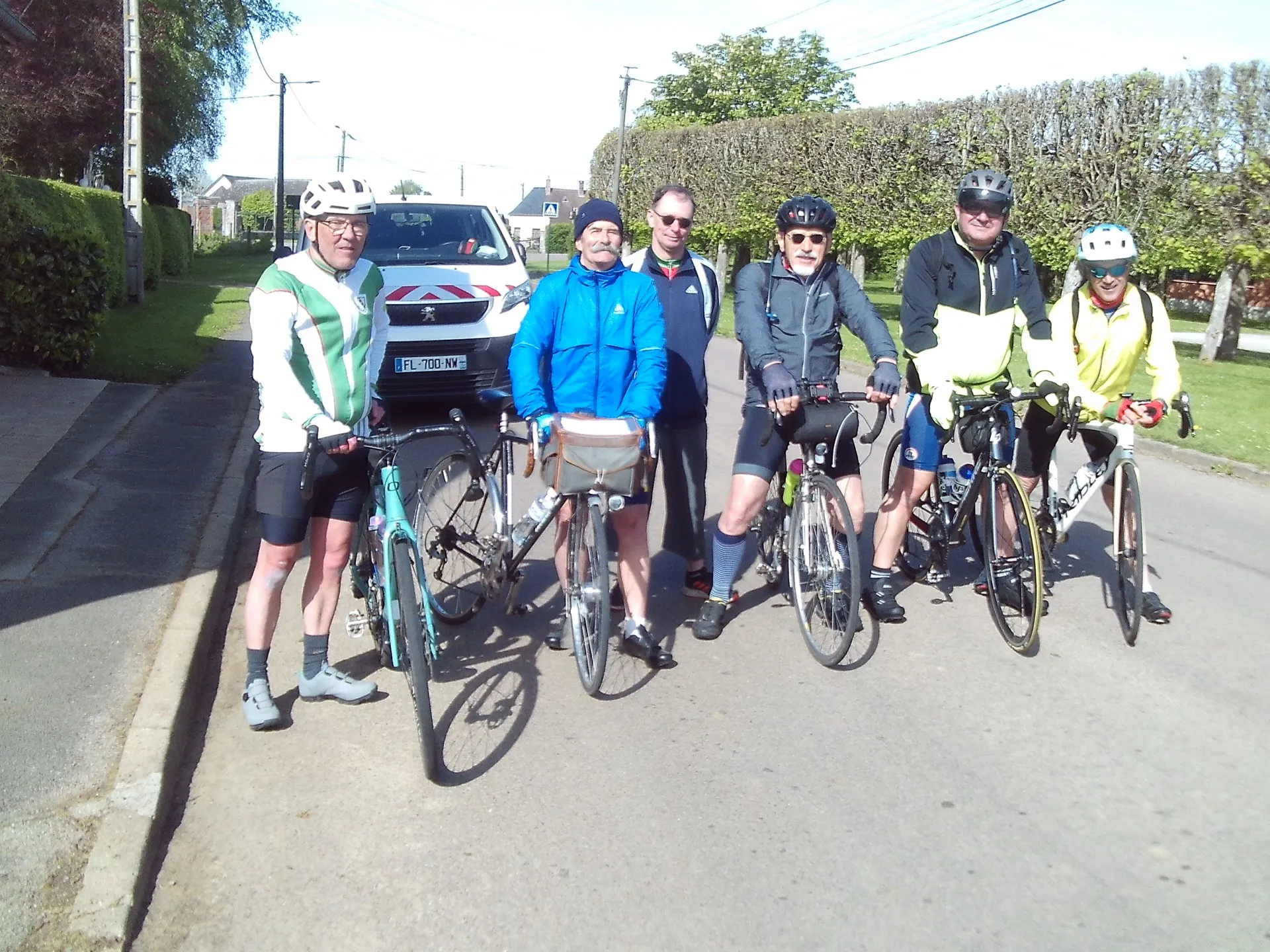 Cyclotouristes du Picardo Normand 2026 sur le retour vers Mouy