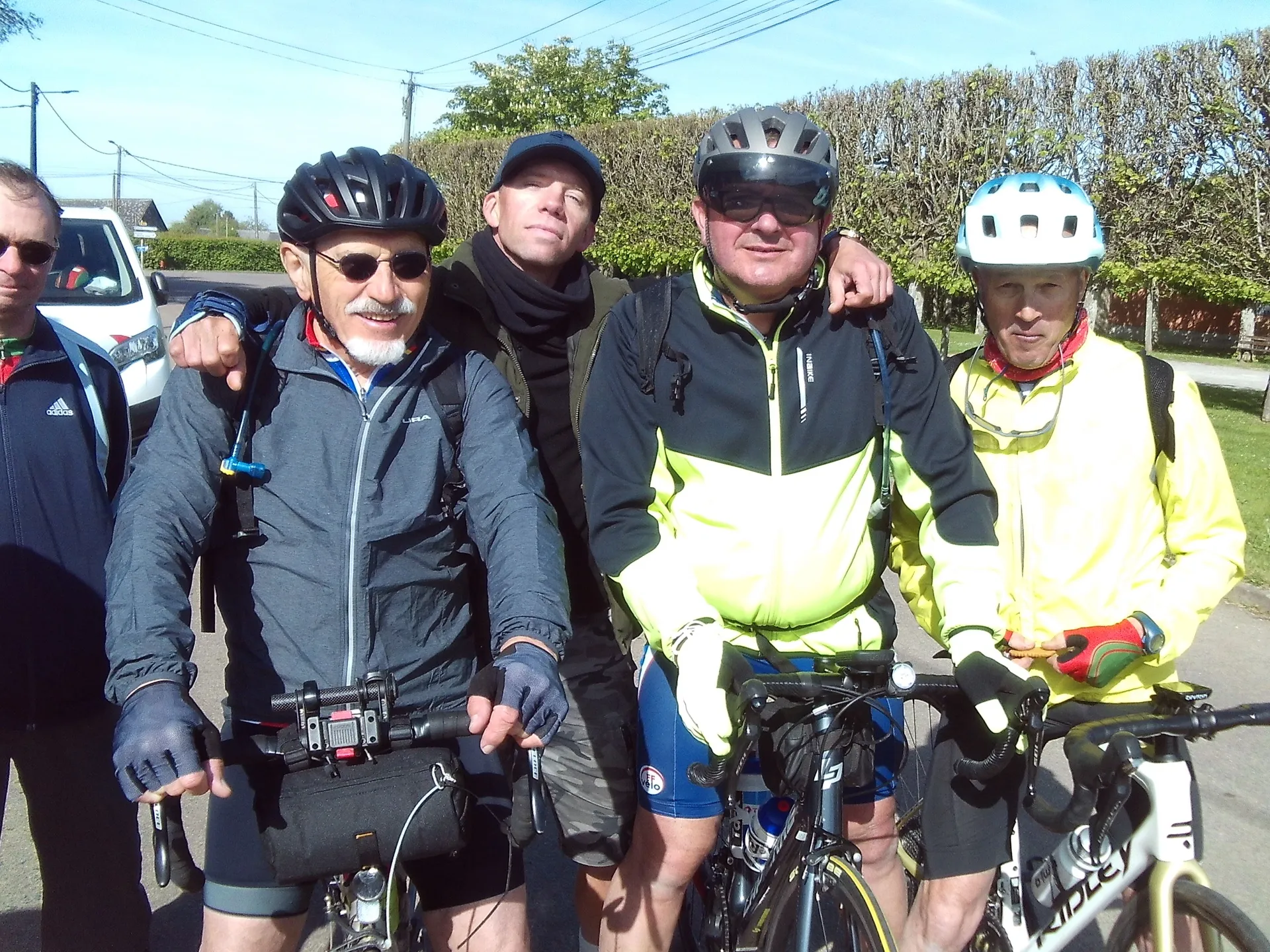 Cyclistes du Picardo Normand 2026 sur le parcours retour Le Tréport - Mouy