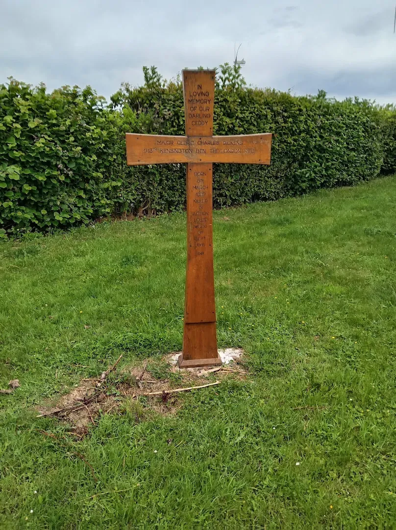 Croix de bois sur un site de mémoire de la Grande Guerre dans la Somme