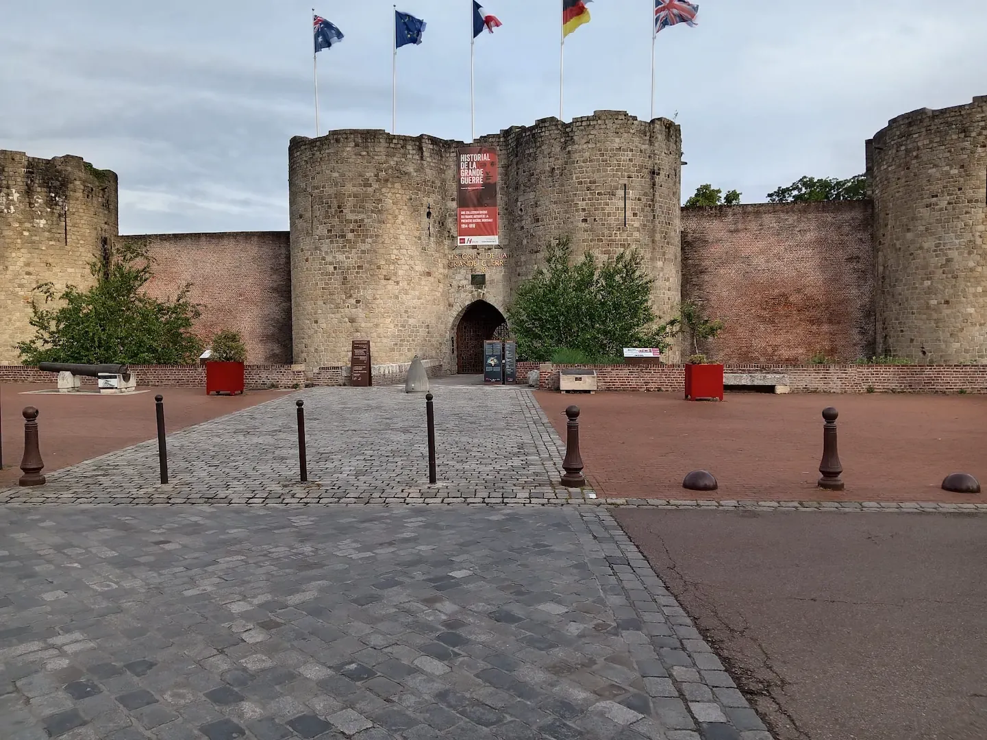Entrée fortifiée de Péronne visitée pendant le week-end dans la Somme