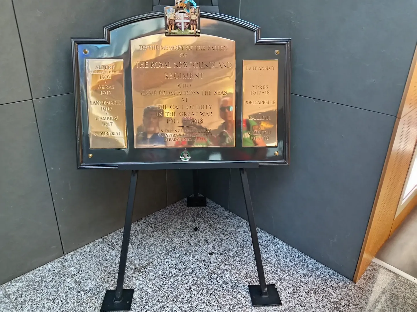 Vitrine d'exposition historique visitée pendant le week-end Grande Guerre dans la Somme