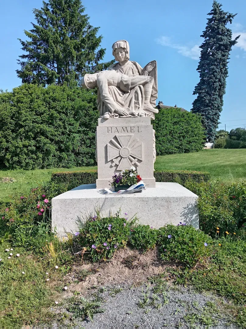 Monument sculpté dans un site commémoratif de la Grande Guerre
