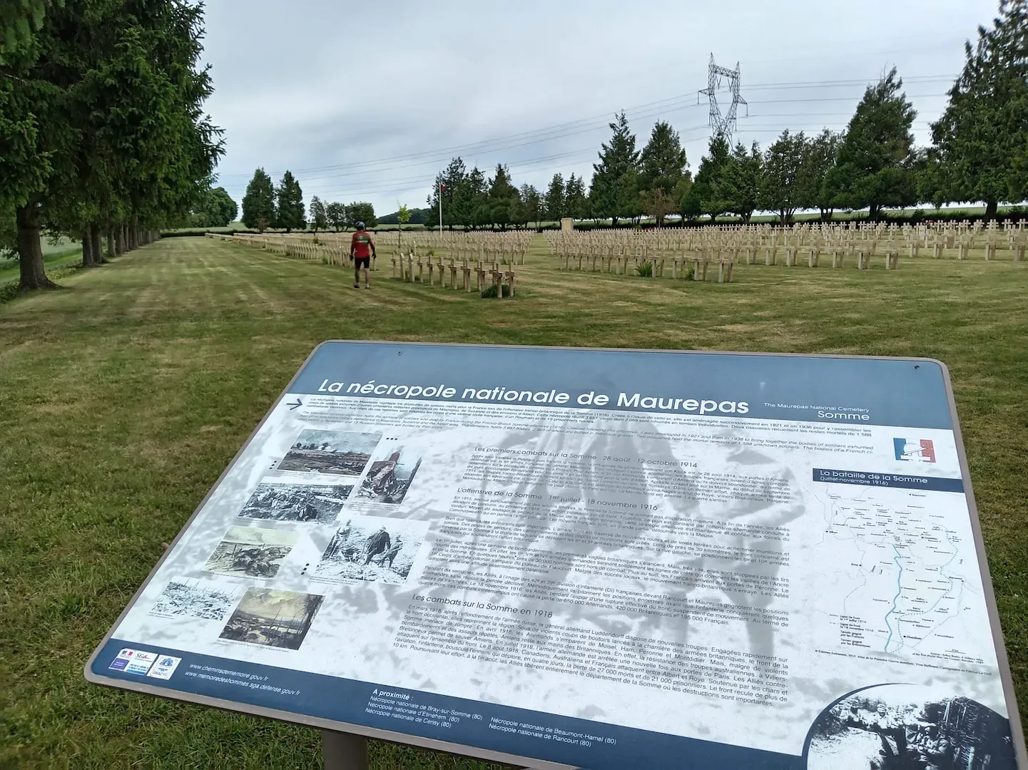 Table d'interprétation d'une nécropole militaire dans la Somme