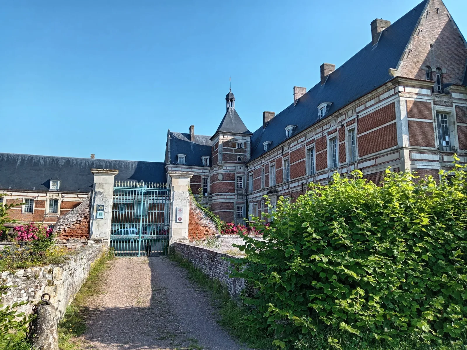 Le château de Troissereux, lieu de la pause des cyclistes du VC Mouy pendant la Tilloisienne